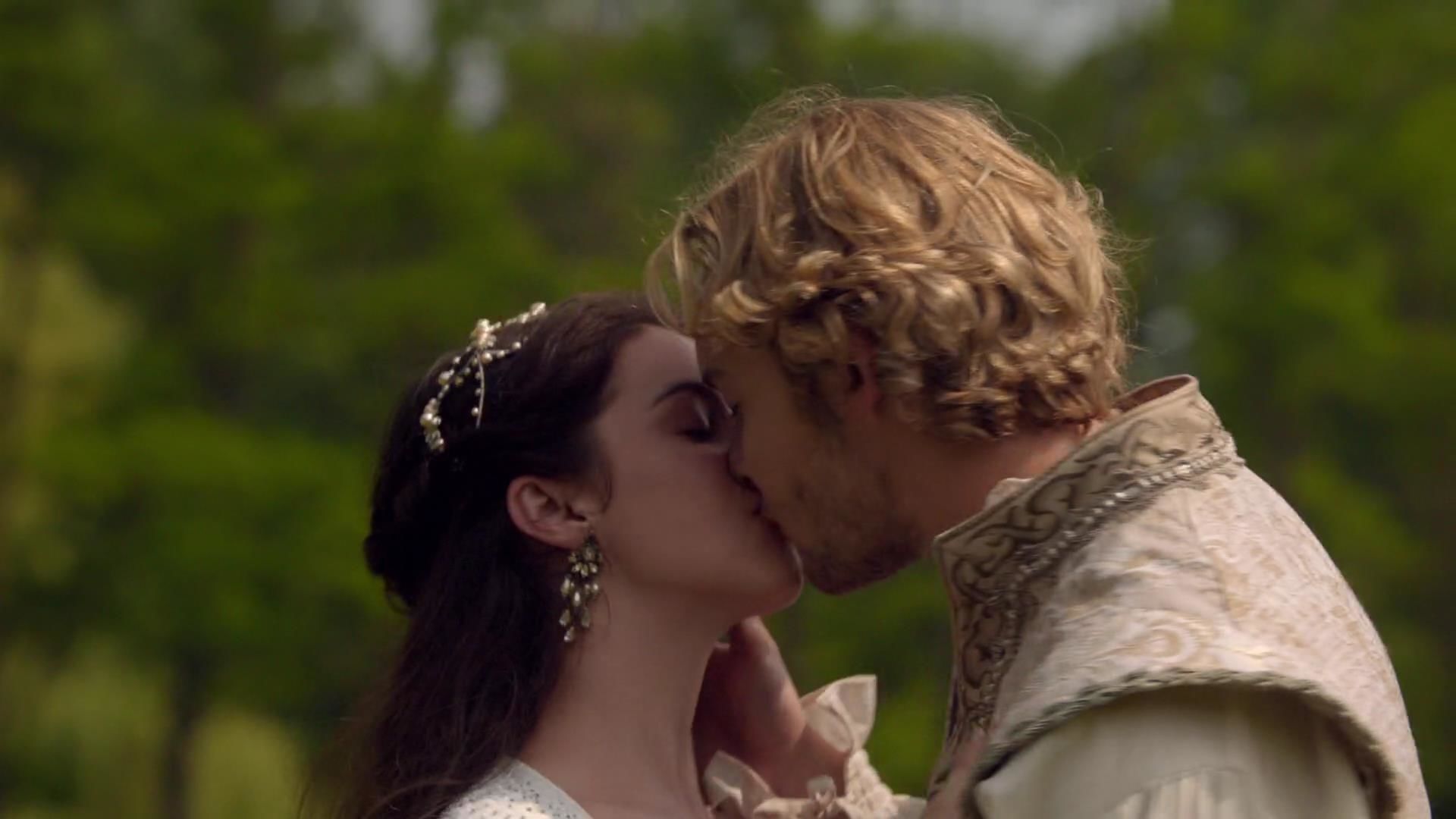 Reign S3E1 Three Queens, Two Tigers