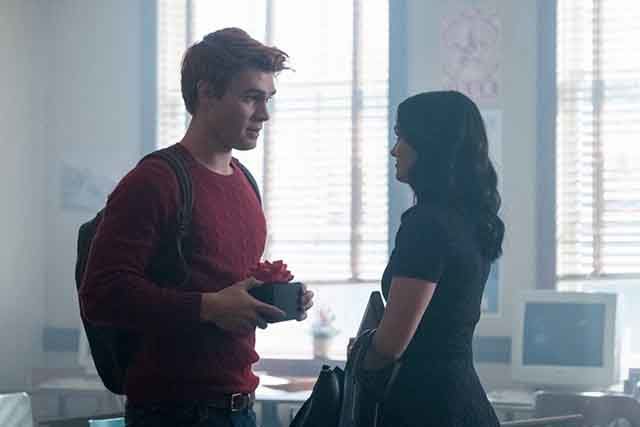 Riverdale S2E9 Chapter Twenty Two: Silent Night, Deadly Night
